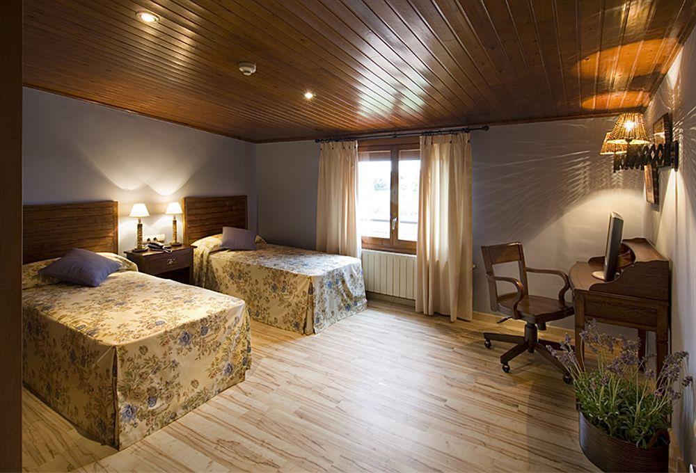Hotel H Con Encanto Binefar Exterior photo