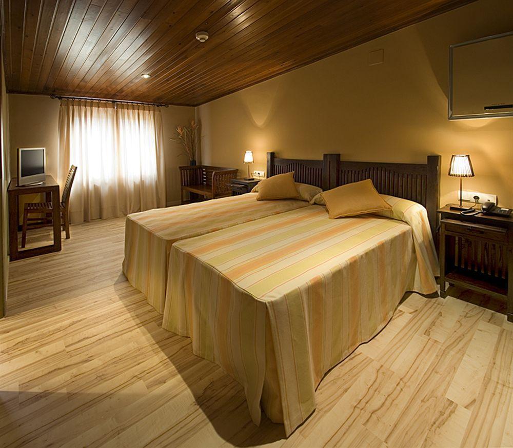 Hotel H Con Encanto Binefar Exterior photo